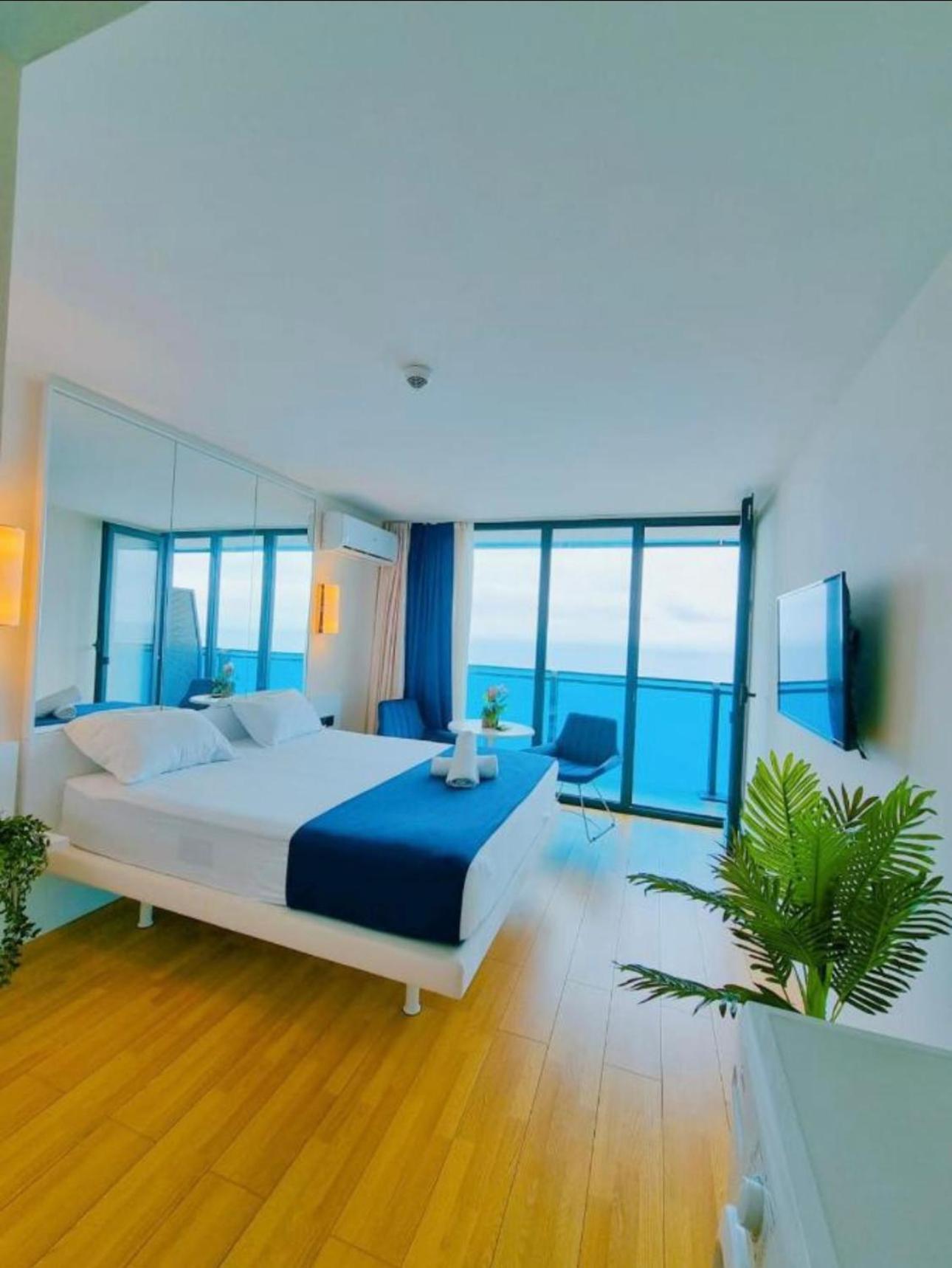Orbi City Apartment With Sea View Батуми Екстериор снимка
